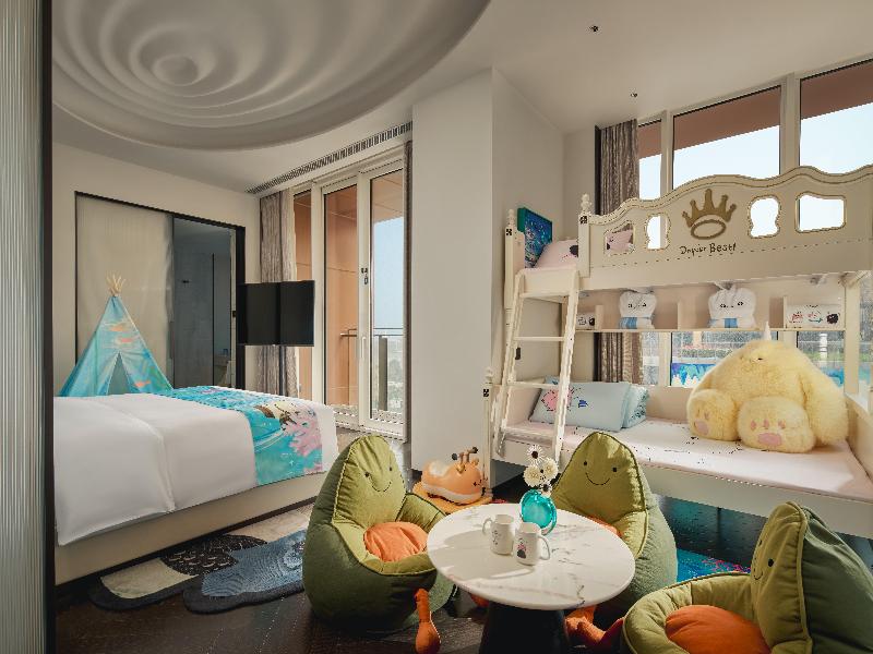 Hotel Indigo Shanghai Harbour City By Ihg image