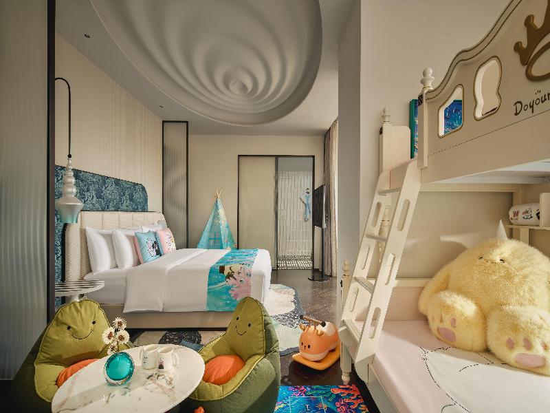 Hotel Indigo Shanghai Harbour City By Ihg image