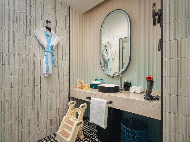 Hotel Indigo Shanghai Harbour City By Ihg image