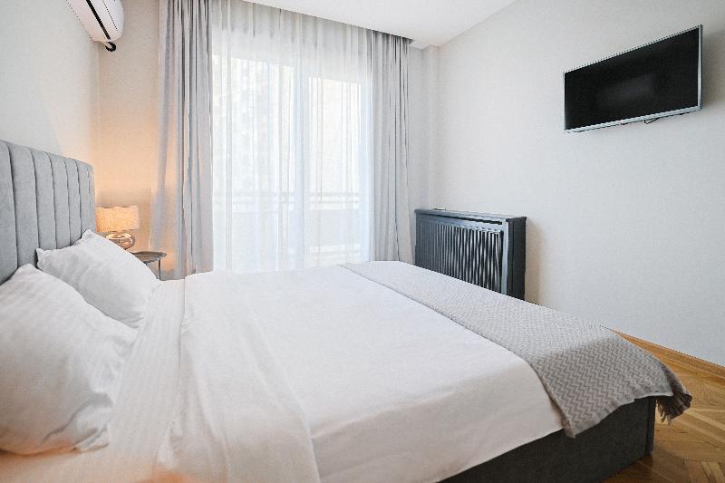 Hotel White House image