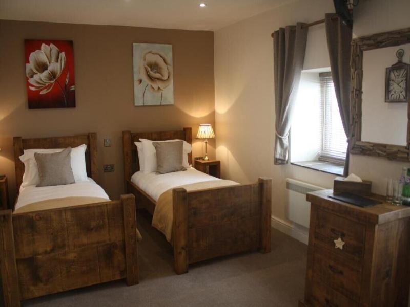 Woodman Inn image