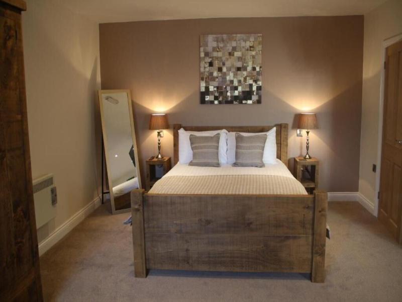 Woodman Inn image