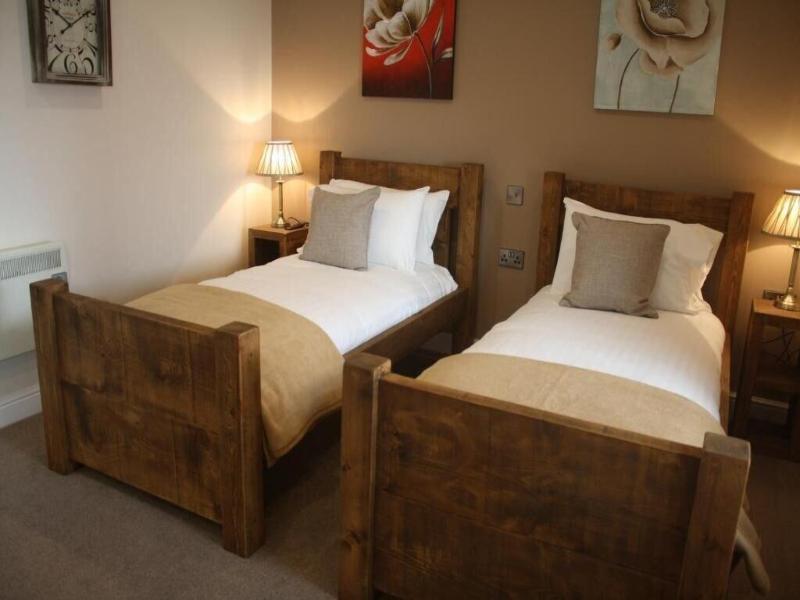 Woodman Inn image