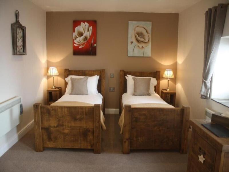 Woodman Inn image