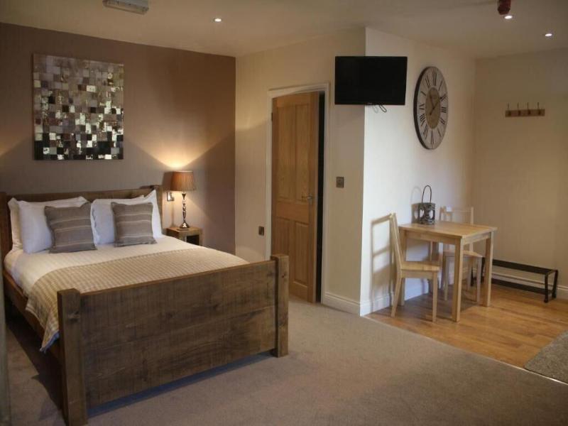 Woodman Inn image