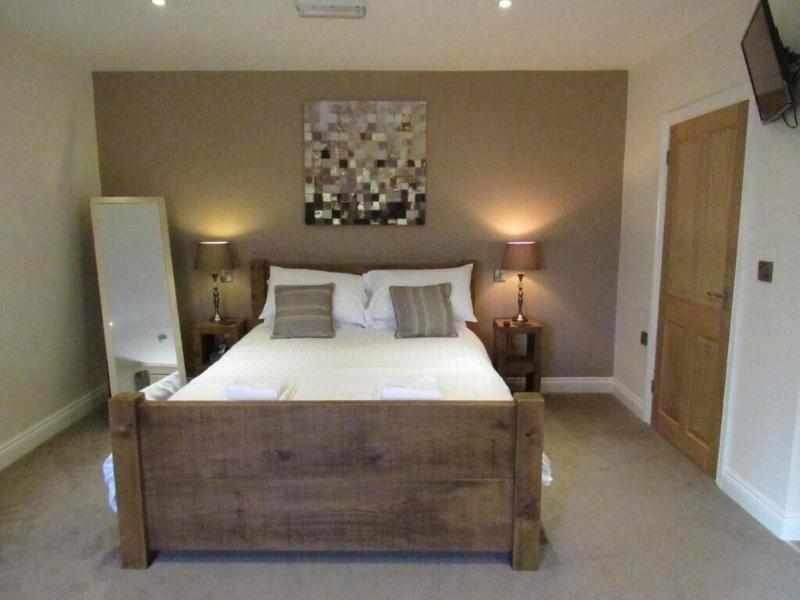 Woodman Inn image