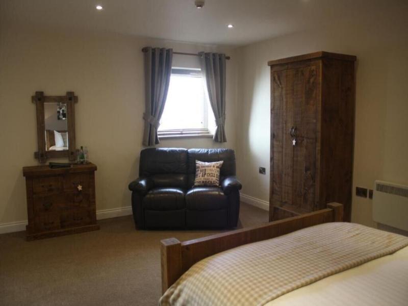 Woodman Inn image