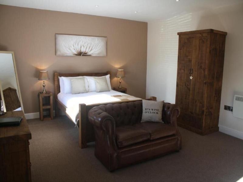Woodman Inn image
