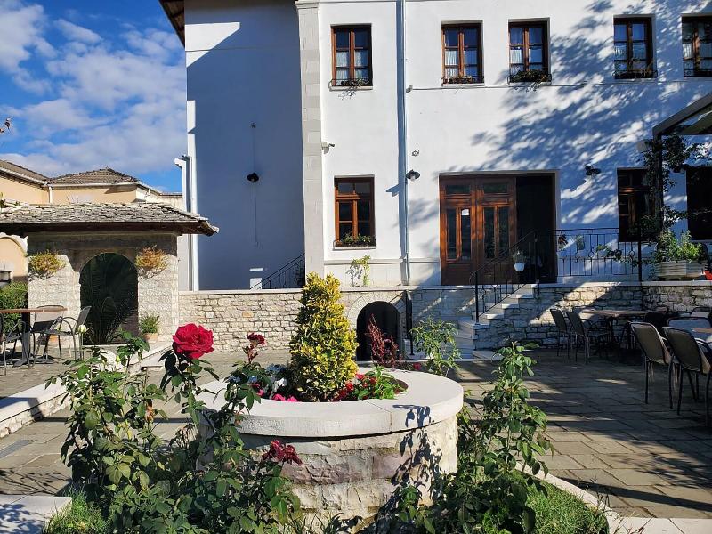 Hotel Bineri image
