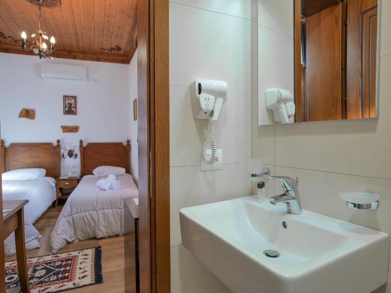 Hotel Bineri image
