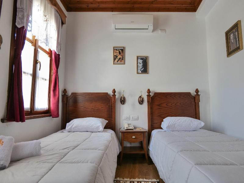 Hotel Bineri image