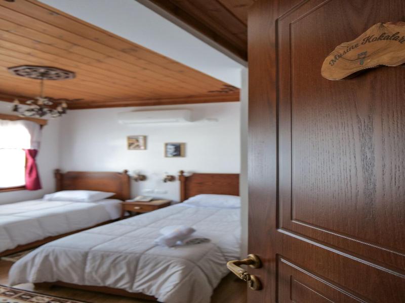 Hotel Bineri image