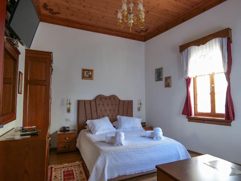 Hotel Bineri image
