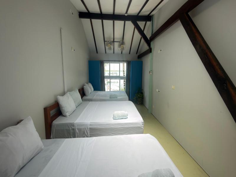 The Yak Lake House Hostal Bacalar image