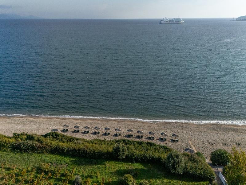 Niriides Beachfront Resort