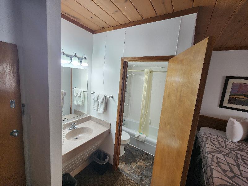 Lantern Motel image
