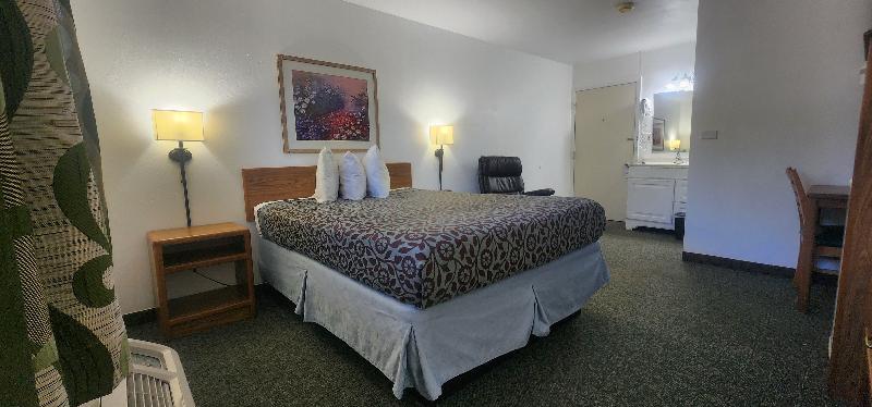 Lantern Motel image