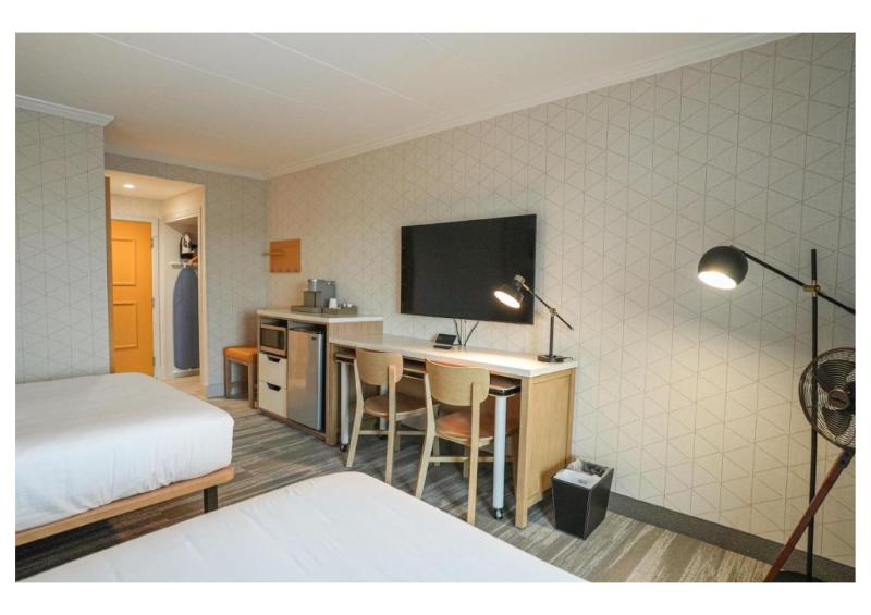 The Boulevard Hotel image