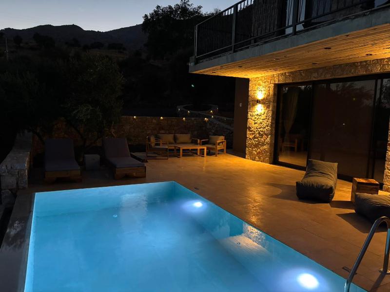 Petres Luxury Villas image