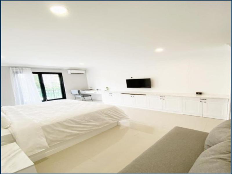 Loewy's Home image