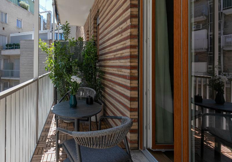 Ah - Duomo Signature