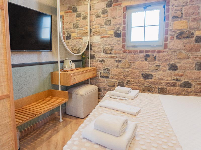 Qara Otel image