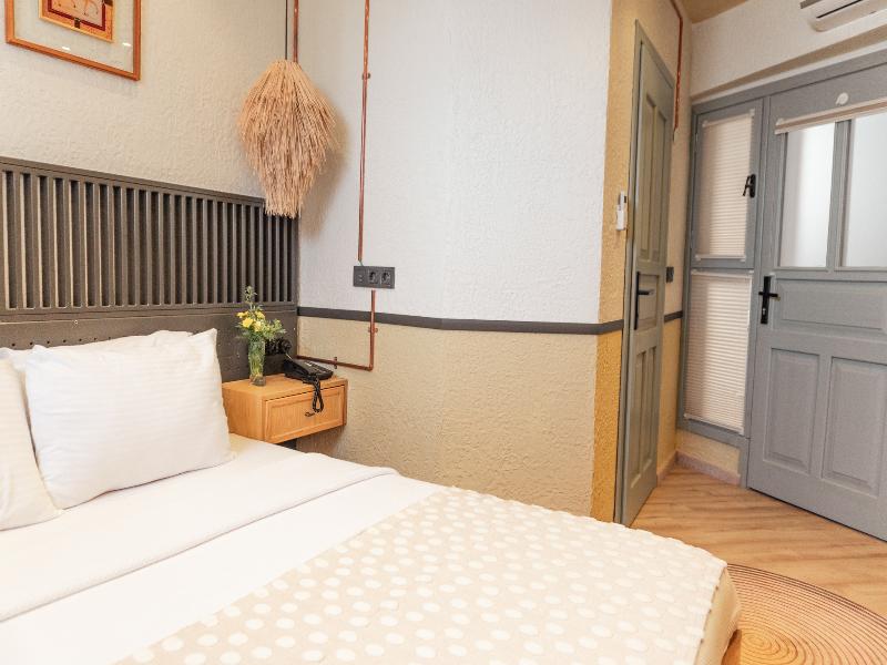 Qara Otel image