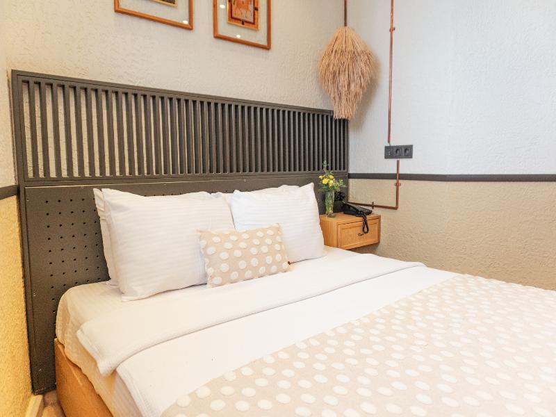 Qara Otel image