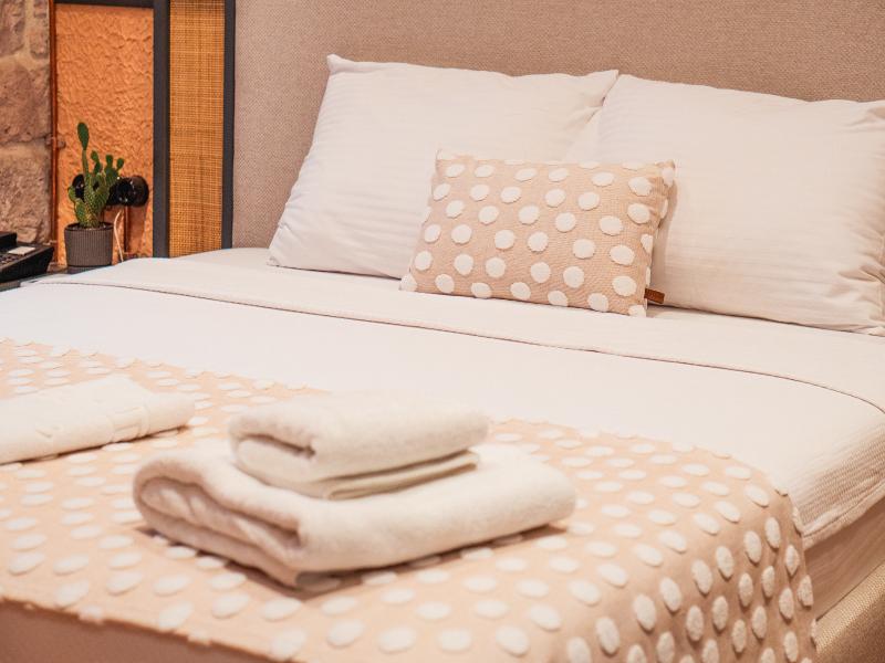 Qara Otel image