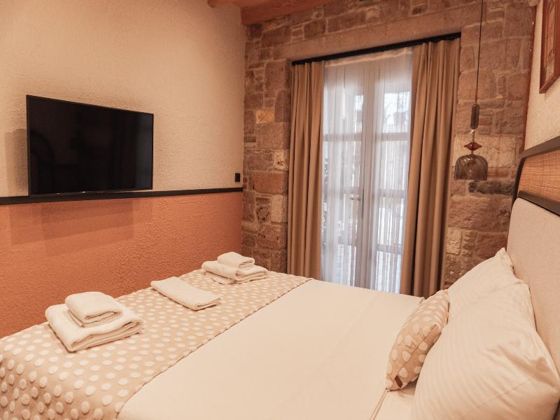 Qara Otel image