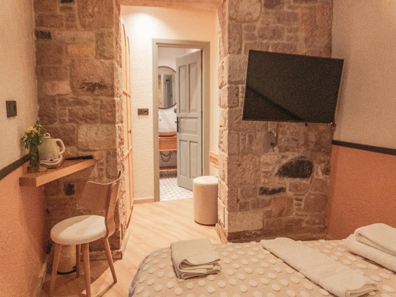 Qara Otel image
