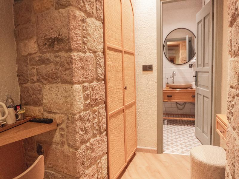 Qara Otel image