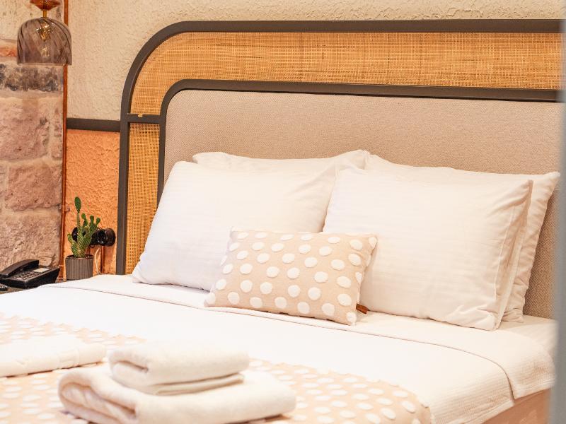 Qara Otel image