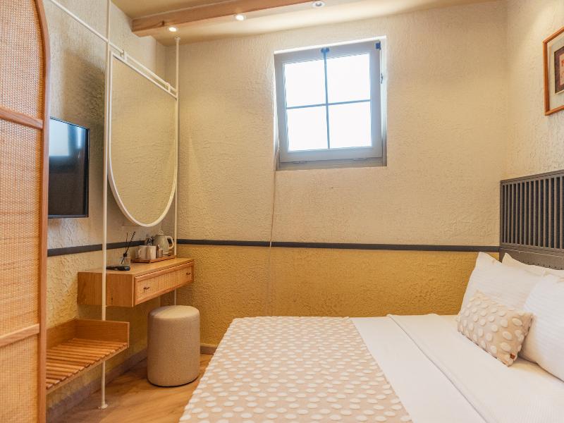 Qara Otel image