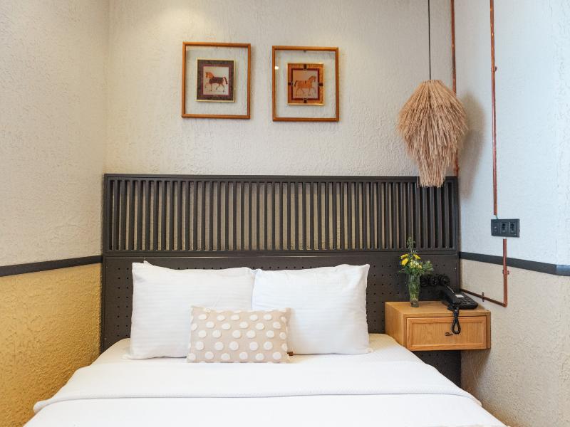 Qara Otel image