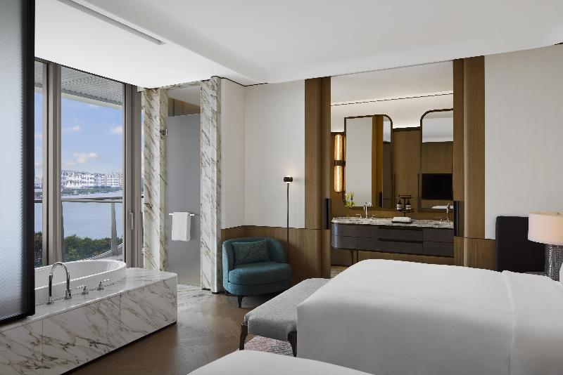 Waldorf Astoria Shanghai Qiantan image
