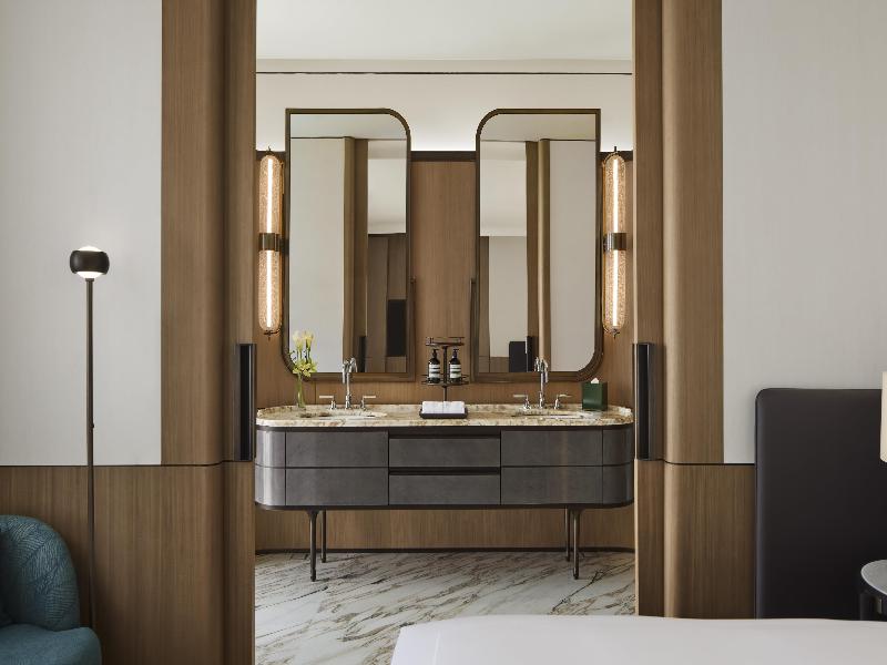 Waldorf Astoria Shanghai Qiantan image