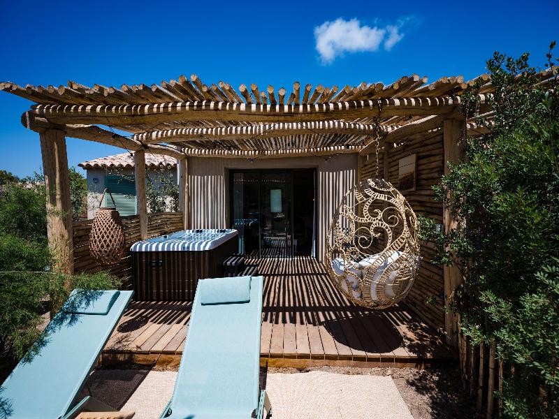 Le Hameau des Pesquiers Ecolodge, Curio Collection image
