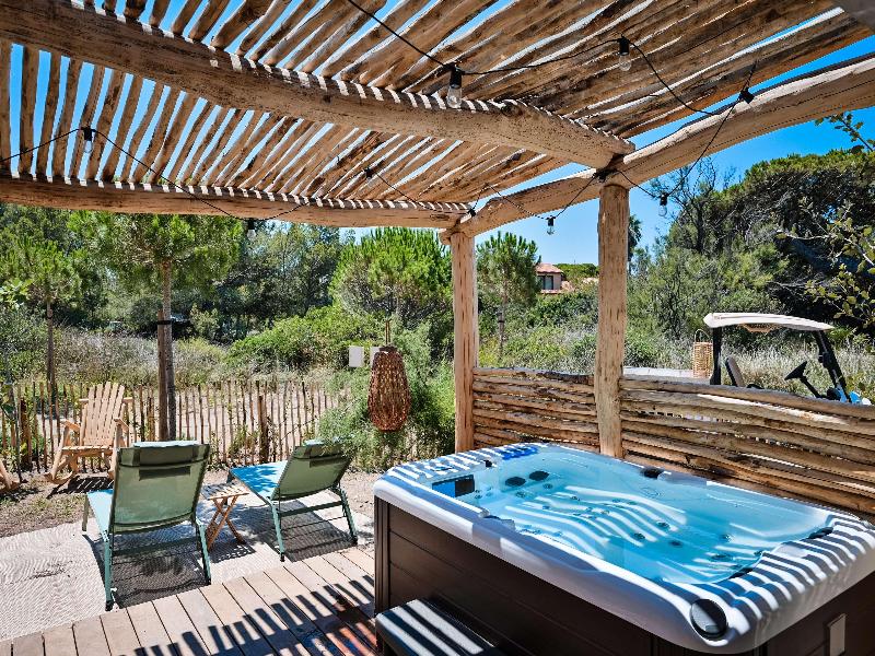 Le Hameau des Pesquiers Ecolodge, Curio Collection image