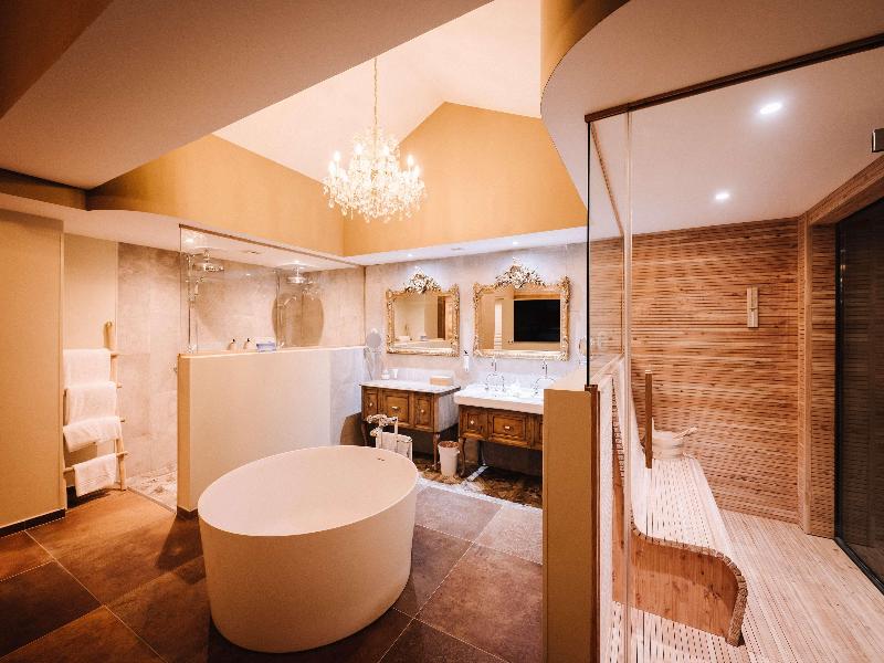 Le Hameau des Pesquiers Ecolodge, Curio Collection image