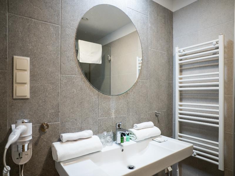 Airport Hotel Budapest image