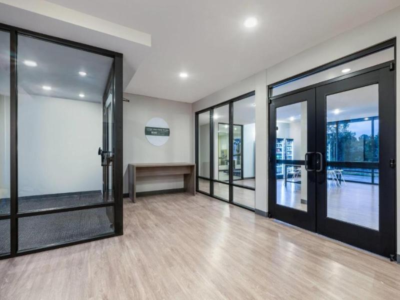 ECHO Suites Ext Stay Wyndham Houston Pasadena Fwy image