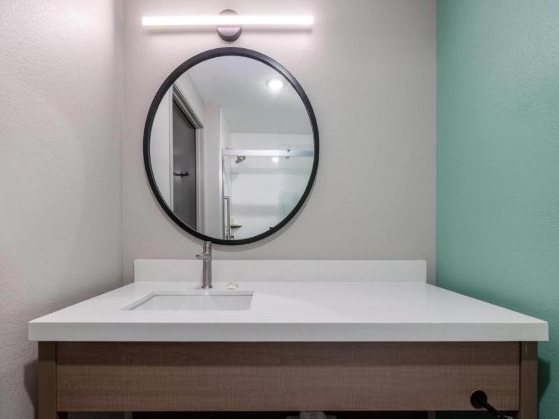 ECHO Suites Ext Stay Wyndham Houston Pasadena Fwy image