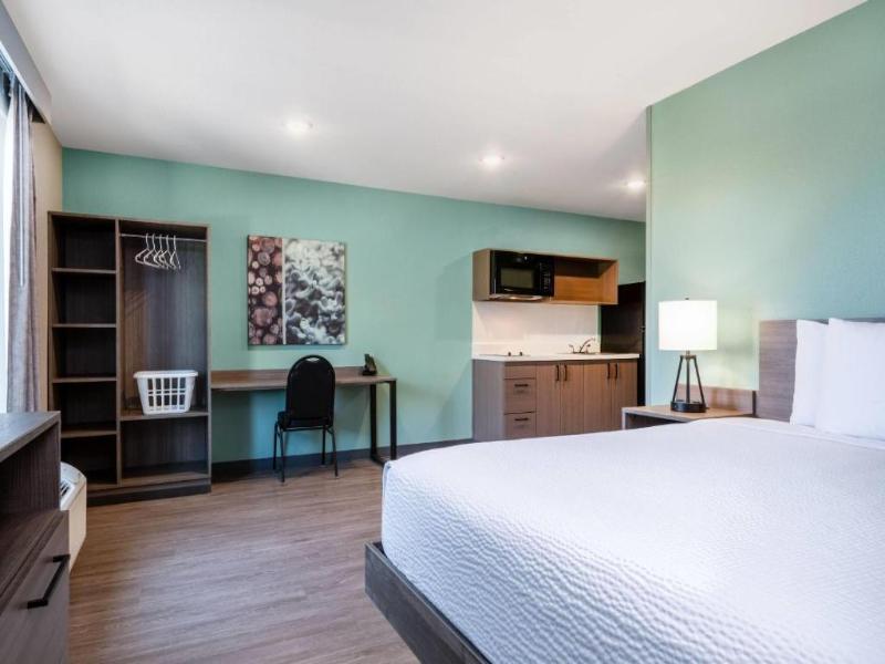 ECHO Suites Ext Stay Wyndham Houston Pasadena Fwy image