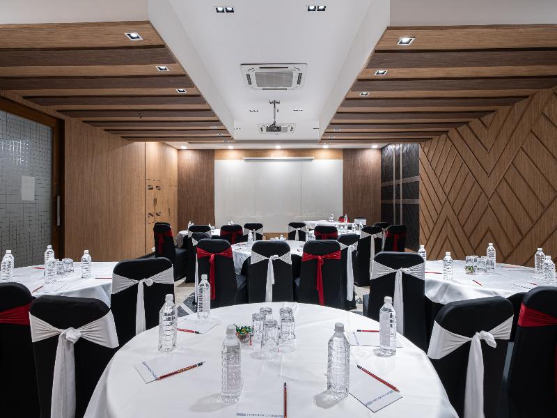 The Suncourt Hotel Yatri image