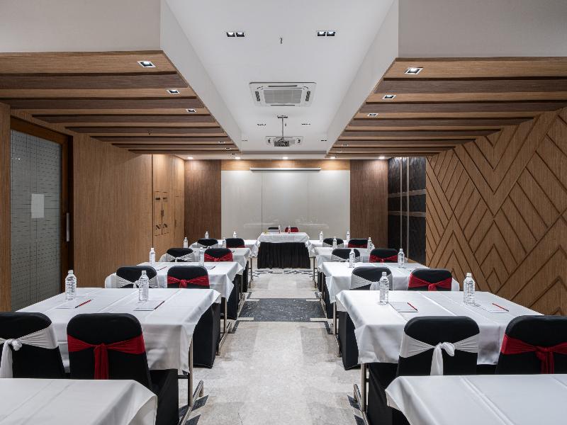 The Suncourt Hotel Yatri image