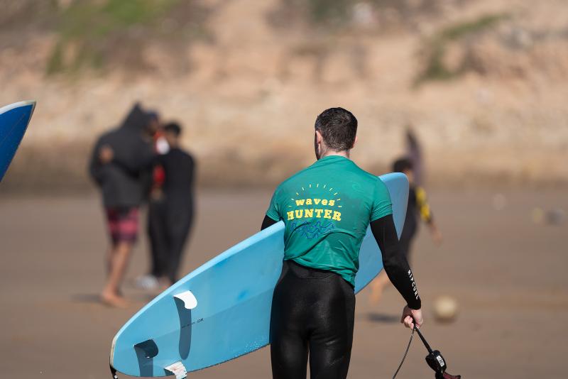 Waves Hunter Surf House - Anza image