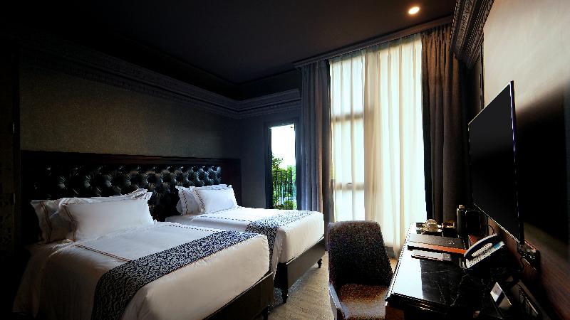 1969 D'kelly Hotel