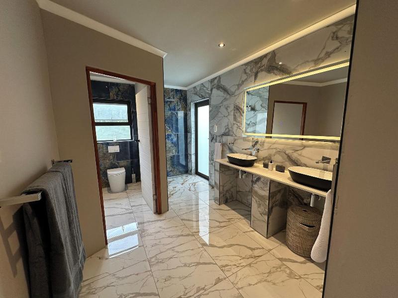 Oase By 7 Star Lodges image