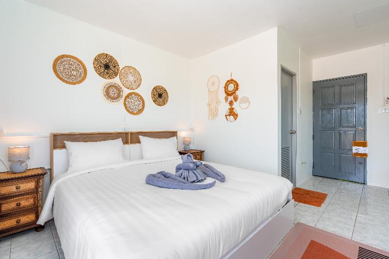 Kata Hill Sea View Hotel